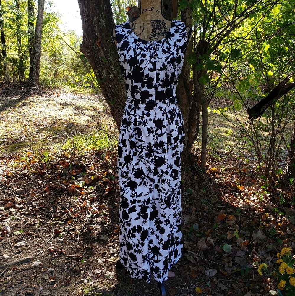 JG Hook Black and White Floral Button Down Dress